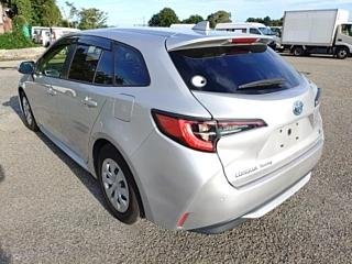 
Toyota Corolla Touring 2021 Silver full									