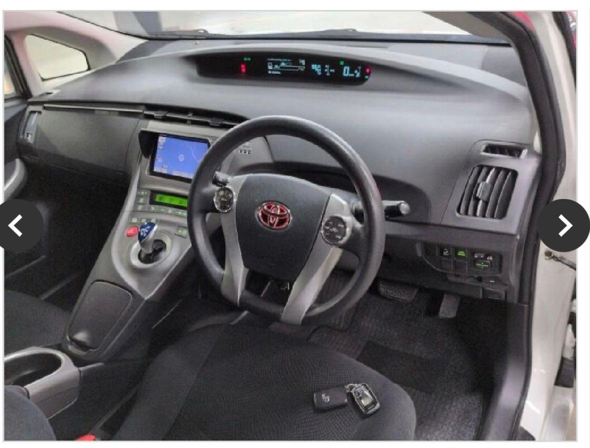 
Toyota Prius 2014 White Pearl full									